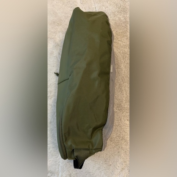 **Thule Chasm 90L Duffel Bag Storage Cover – Olive Green** - Picture 2 of 4